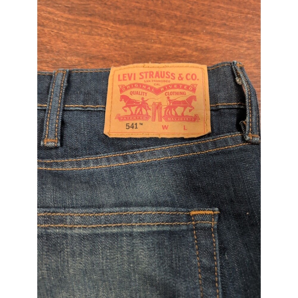 LEVI'S 541 MENS JEANS SIZE 46x32 Dark Blue Athletic Slightly Tapered Denim Pants